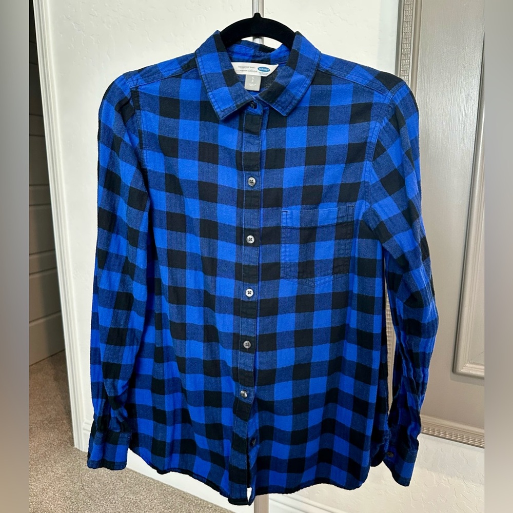 Old Navy Women’s Classic Black and Blue Checkered Shirt